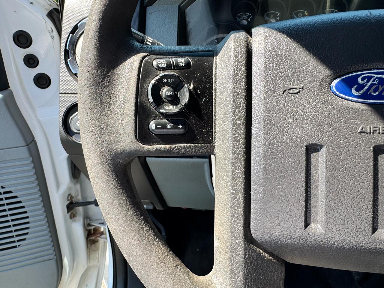 Ford Super Duty F-550 DRW 4WD Reg Cab 141" WB 60" CA XLT 2011
