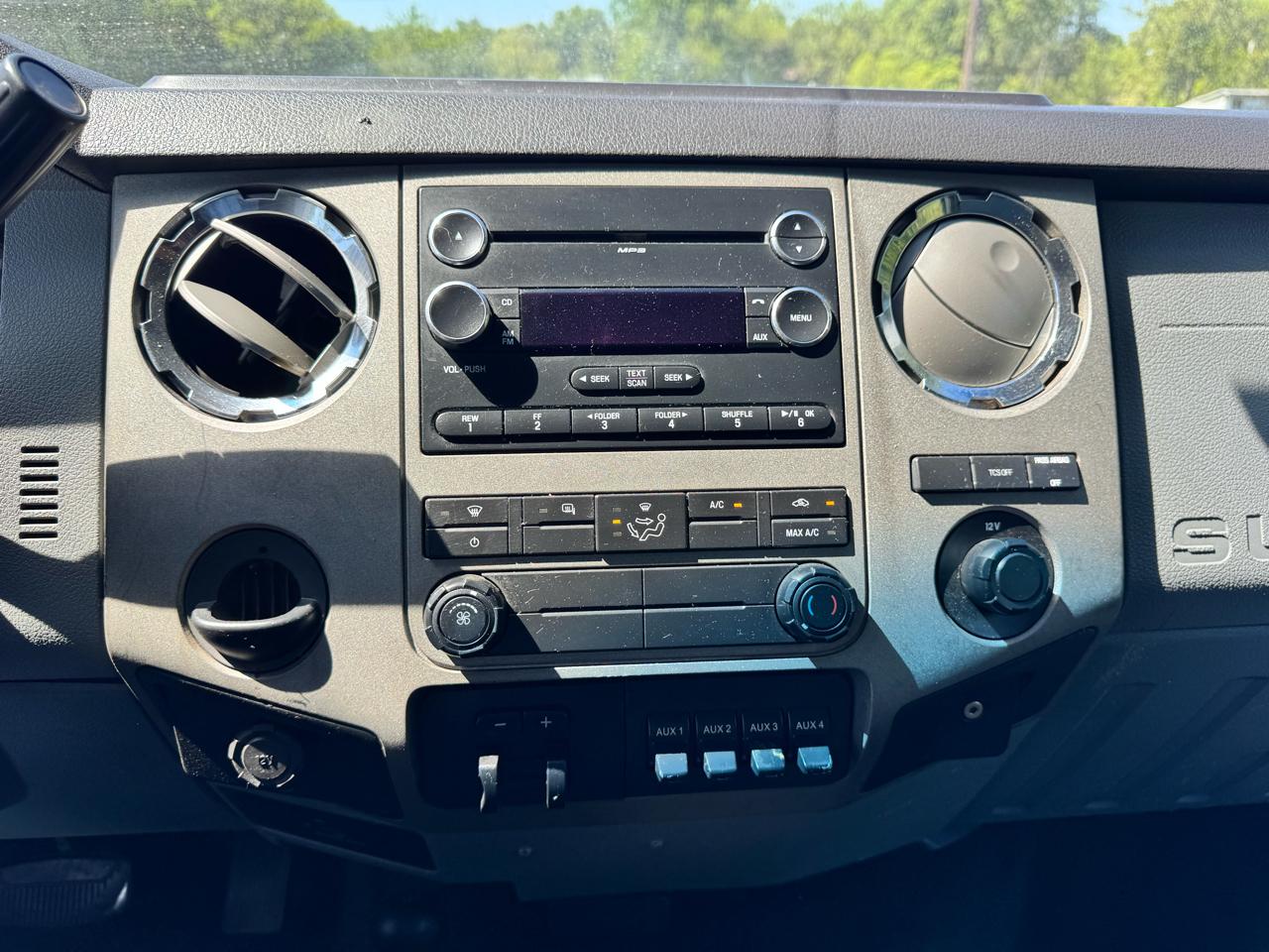 Ford Super Duty F-550 DRW 4WD Reg Cab 141" WB 60" CA XLT 2011