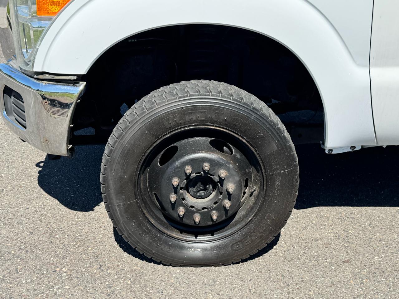 Ford Super Duty F-550 DRW 4WD Reg Cab 141" WB 60" CA XLT 2011