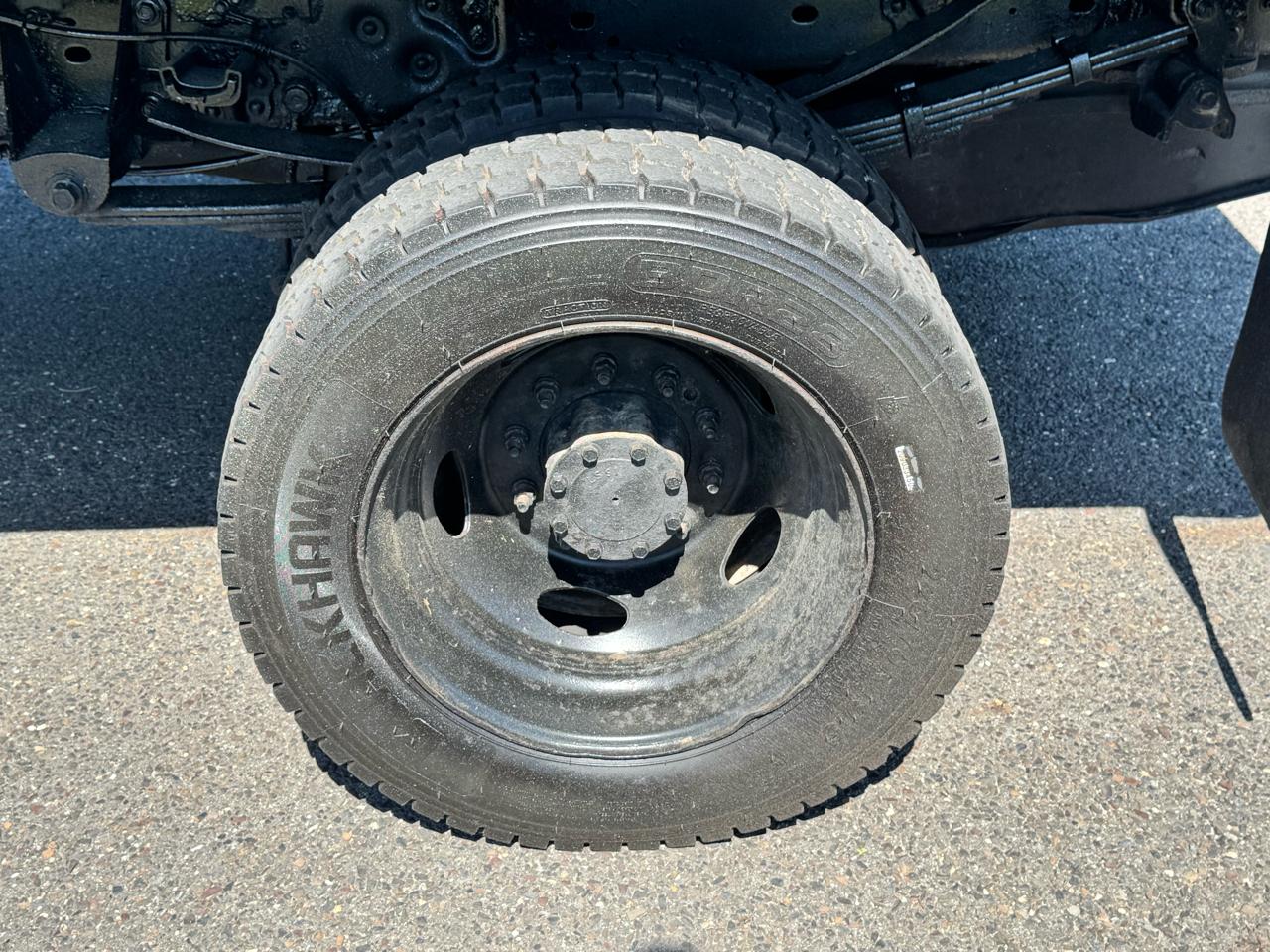 Ford Super Duty F-550 DRW 4WD Reg Cab 141" WB 60" CA XLT 2011