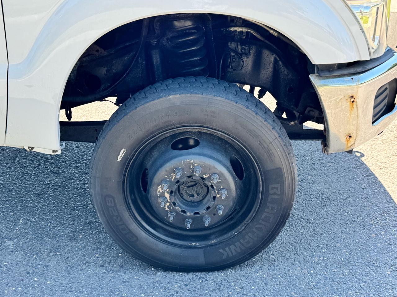 Ford Super Duty F-550 DRW 4WD Reg Cab 141" WB 60" CA XLT 2011