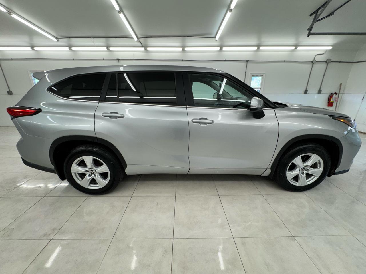 Toyota Highlander Platinum AWD (Natl) 2023