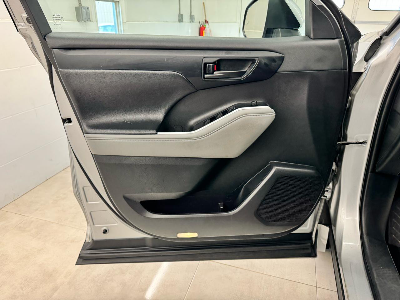 Toyota Highlander Platinum AWD (Natl) 2023