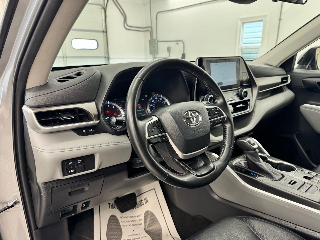Toyota Highlander Platinum AWD (Natl) 2023