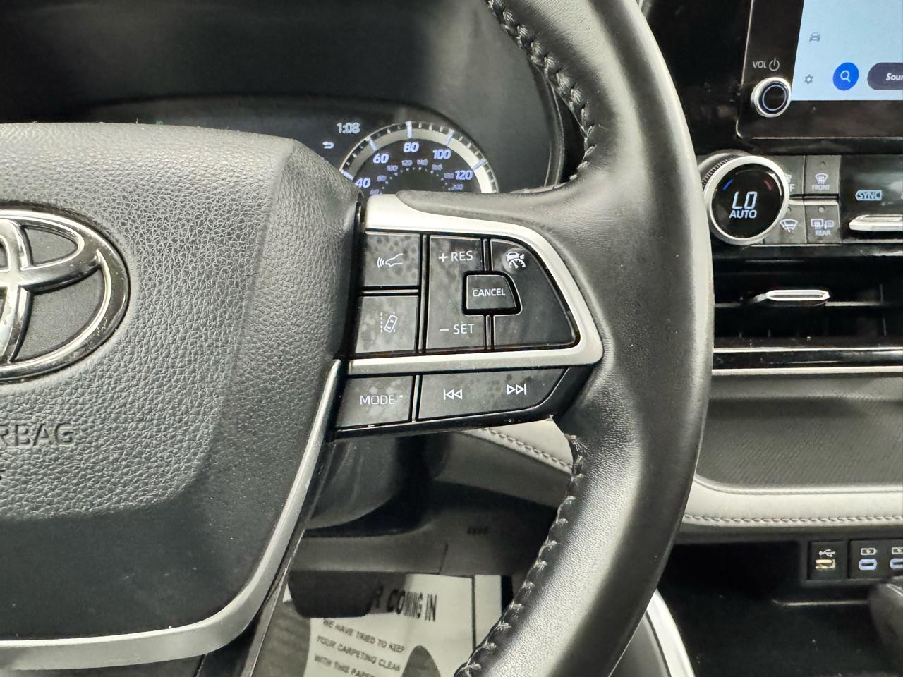 Toyota Highlander Platinum AWD (Natl) 2023