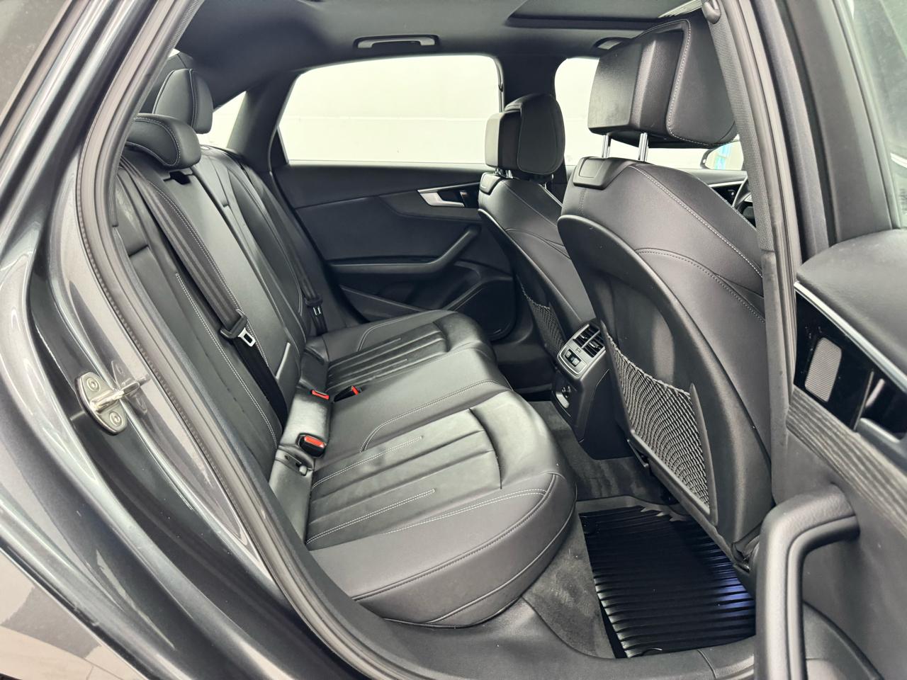 Audi A4 Sedan S line Premium 45 TFSI quattro 2021