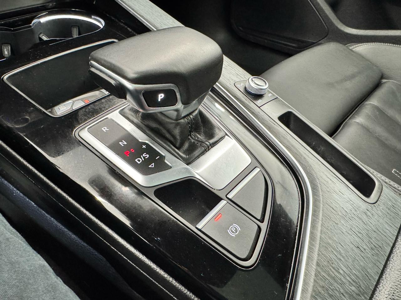 Audi A4 Sedan S line Premium 45 TFSI quattro 2021