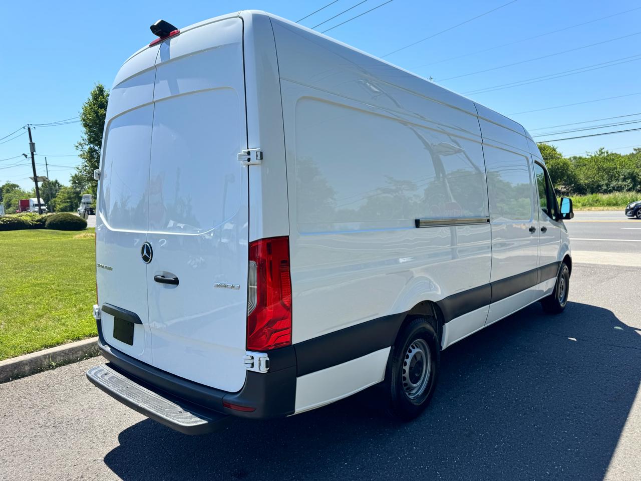Mercedes-Benz Sprinter Cargo Van 2500 High Roof I4 Gas 170" RWD 2021