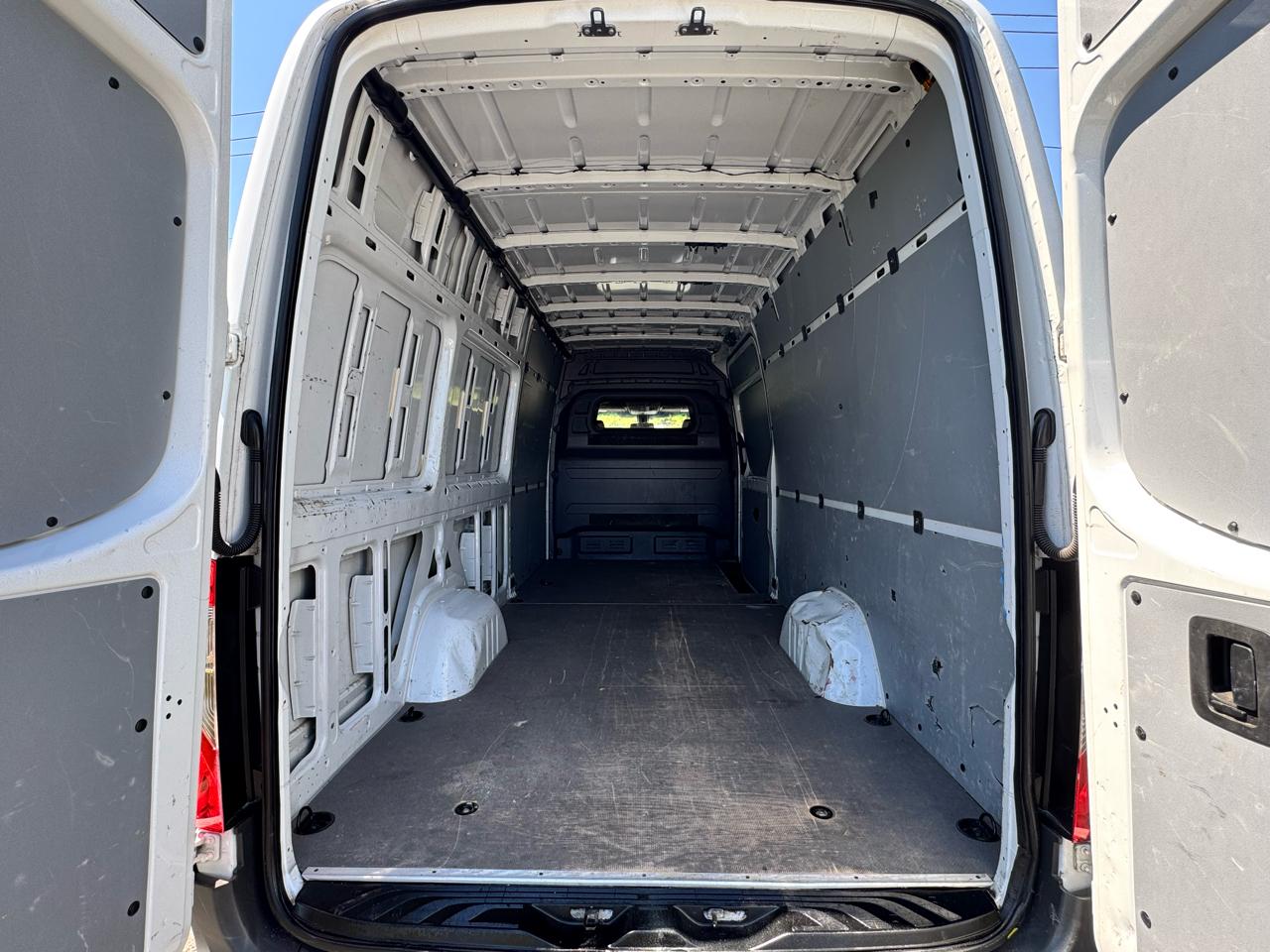 Mercedes-Benz Sprinter Cargo Van 2500 High Roof I4 Gas 170" RWD 2021