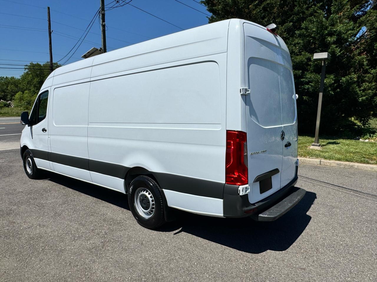 Mercedes-Benz Sprinter Cargo Van 2500 High Roof I4 Gas 170" RWD 2021