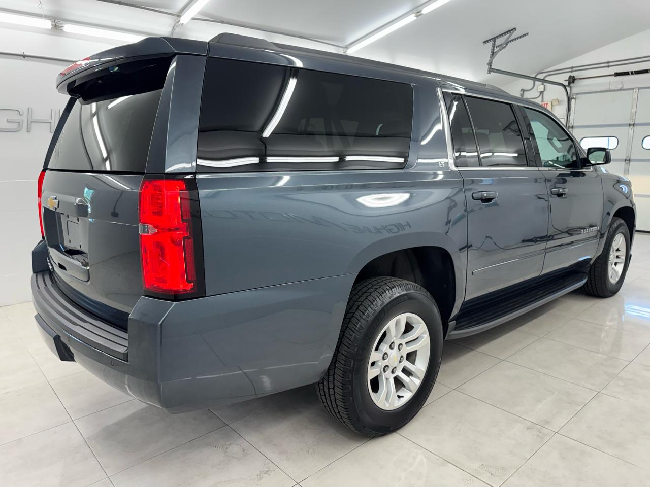 Chevrolet Suburban 4WD 4dr LT 2020