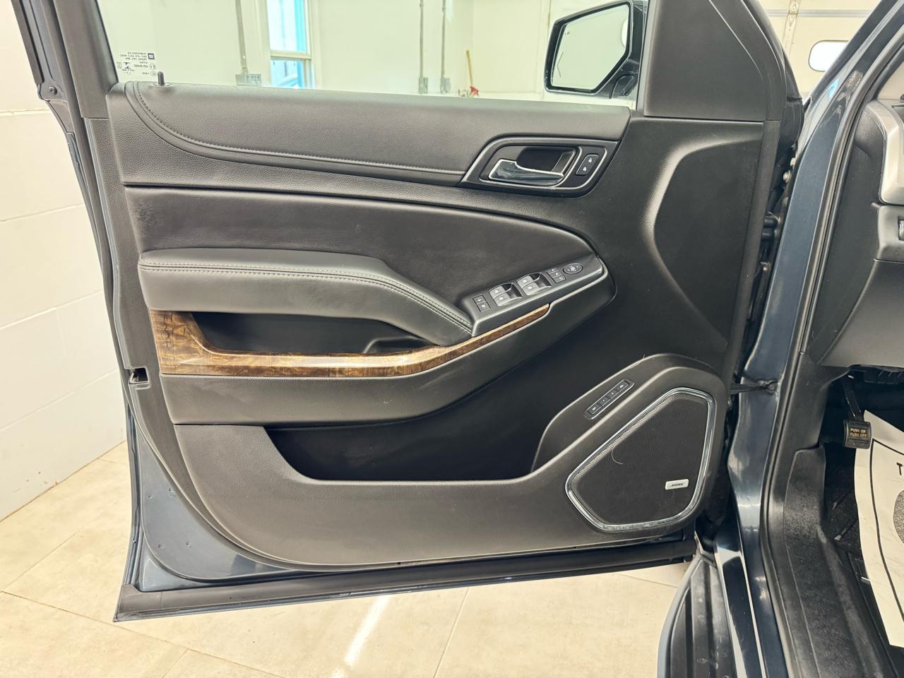 Chevrolet Suburban 4WD 4dr LT 2020