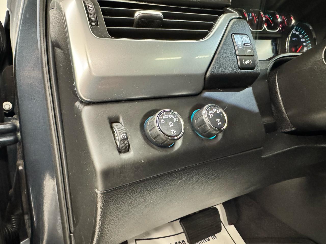 Chevrolet Suburban 4WD 4dr LT 2020