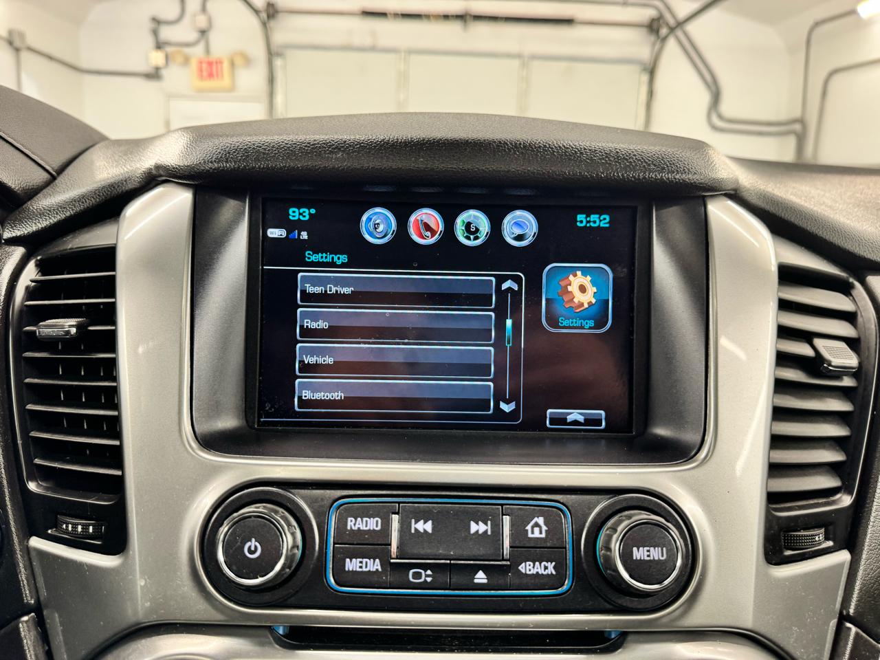 Chevrolet Suburban 4WD 4dr LT 2020