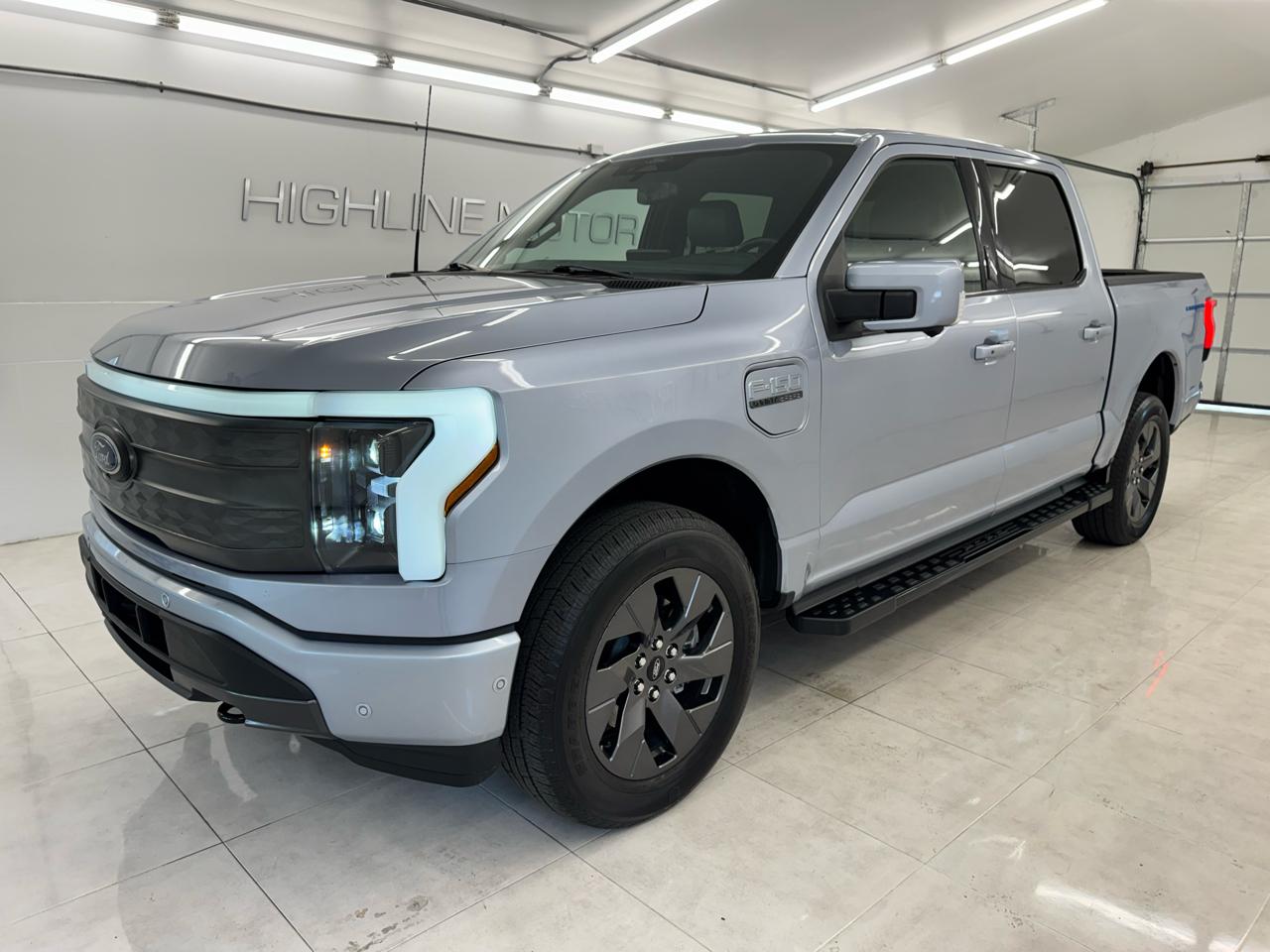 Ford F-150 Lightning LARIAT 4WD SuperCrew 5.5' Box 2022