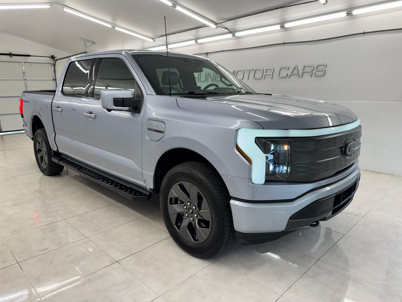 Ford F-150 Lightning LARIAT 4WD SuperCrew 5.5' Box 2022