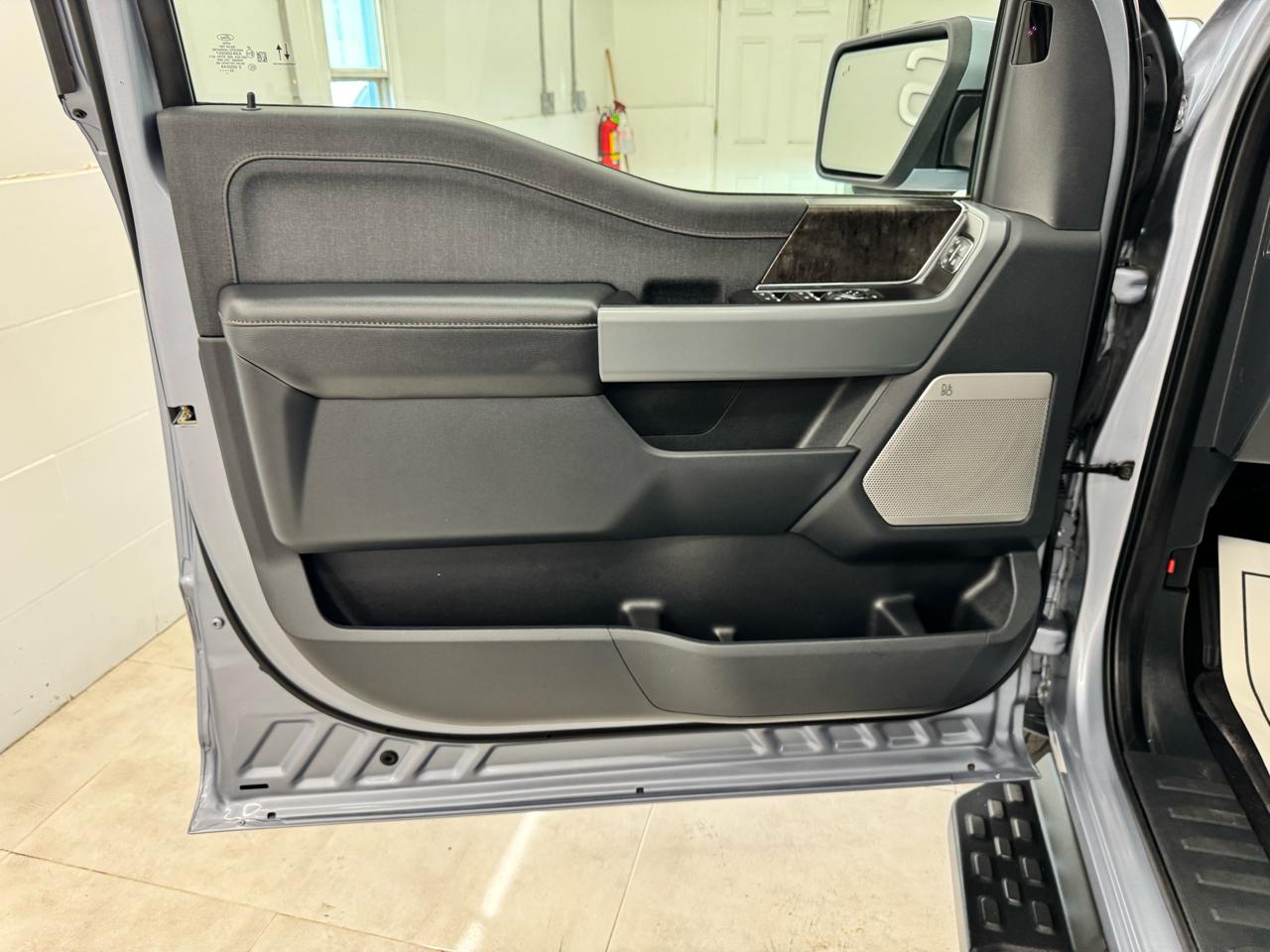 Ford F-150 Lightning LARIAT 4WD SuperCrew 5.5' Box 2022