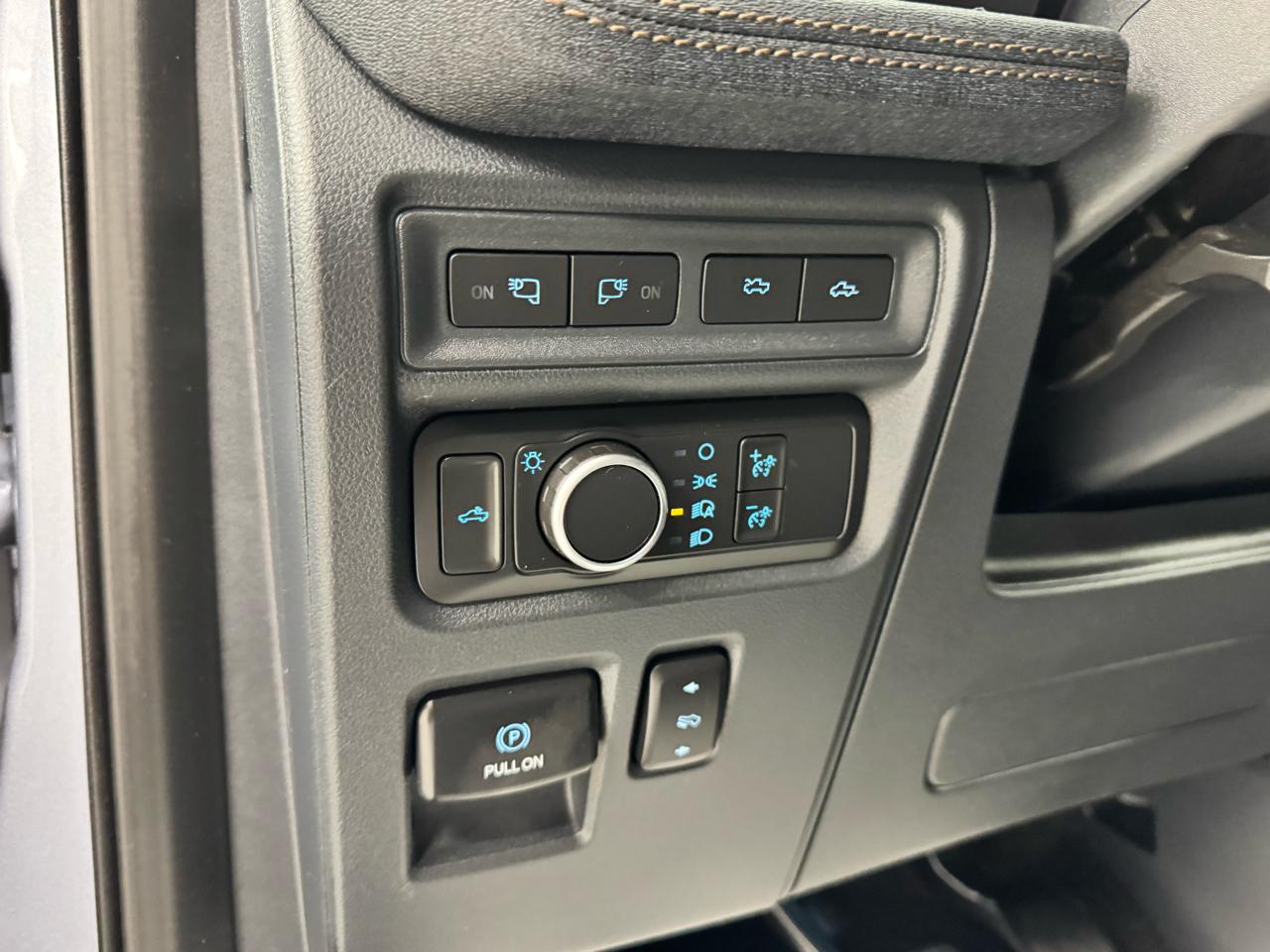Ford F-150 Lightning LARIAT 4WD SuperCrew 5.5' Box 2022