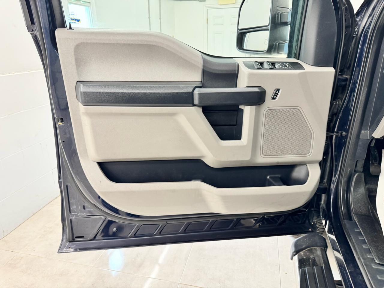 Ford Super Duty F-350 DRW King Ranch 4WD Crew Cab 8' Box 2022