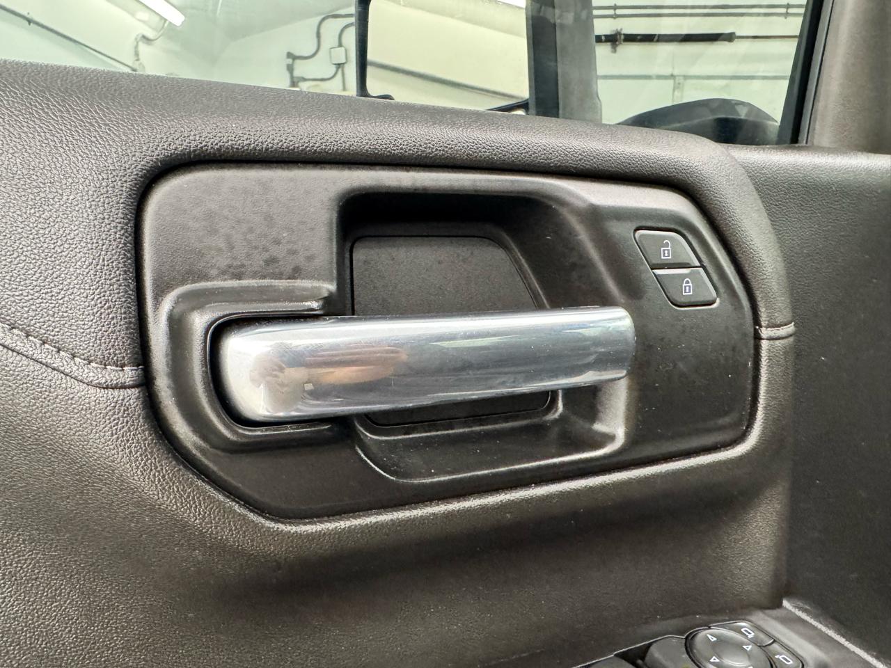 Chevrolet Silverado 1500 4WD Crew Cab 147" RST 2021