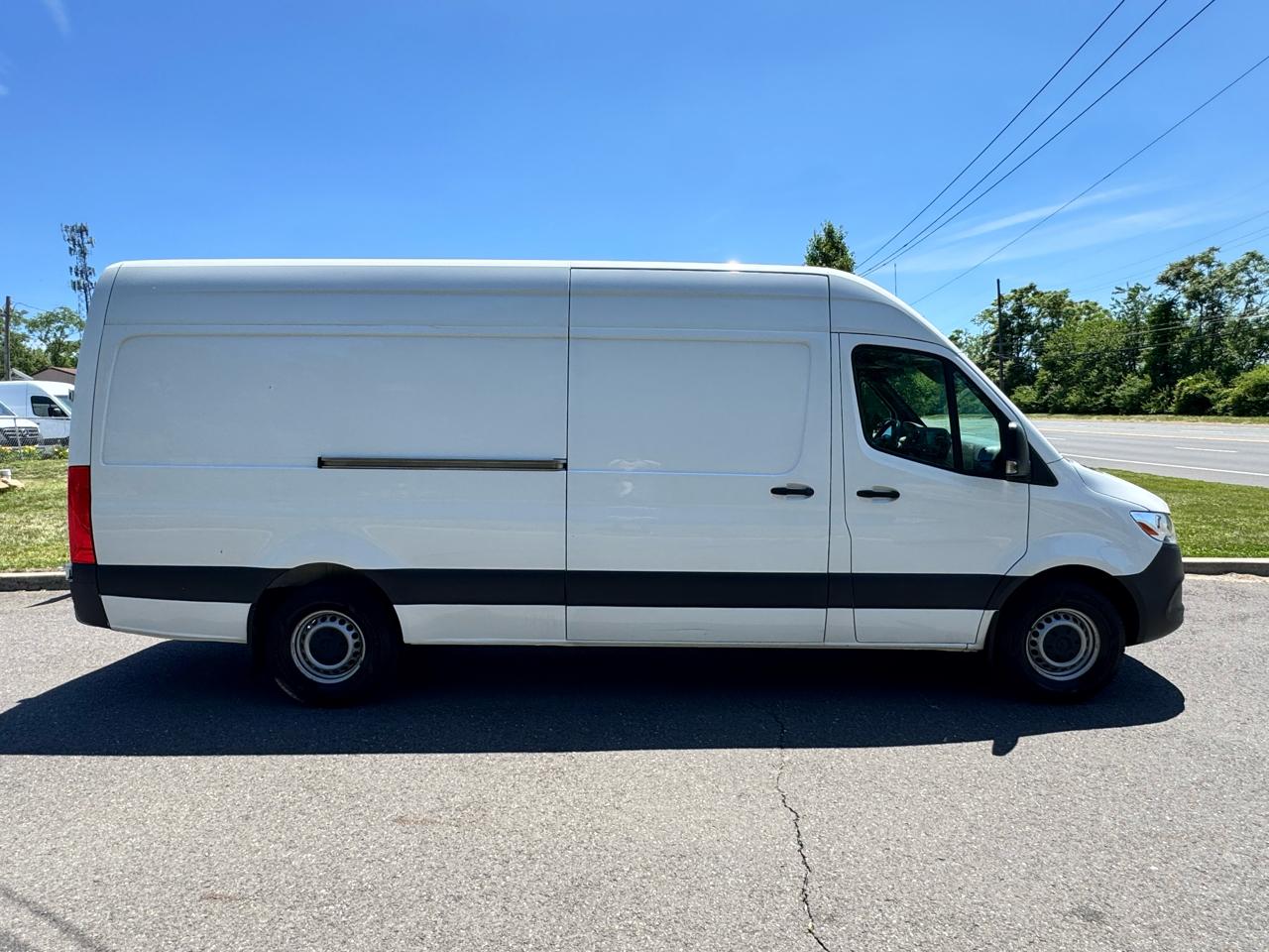 Mercedes-Benz Sprinter Cargo Van 2500 High Roof V6 170" RWD 2022