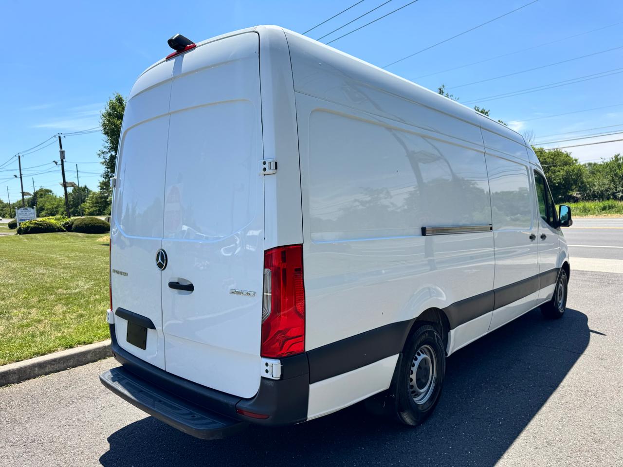 Mercedes-Benz Sprinter Cargo Van 2500 High Roof V6 170" RWD 2022