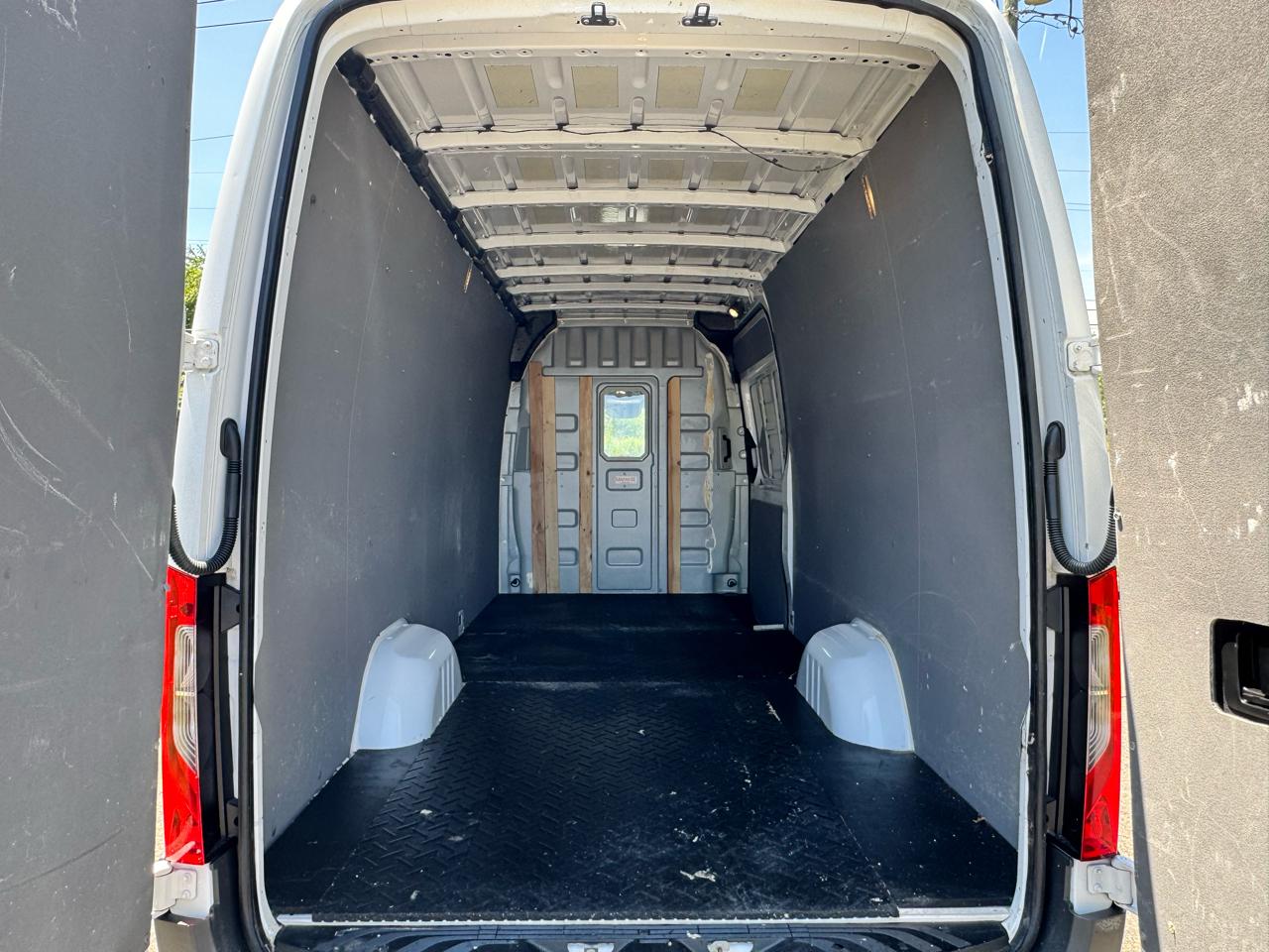 Mercedes-Benz Sprinter Cargo Van 2500 High Roof V6 170" RWD 2022