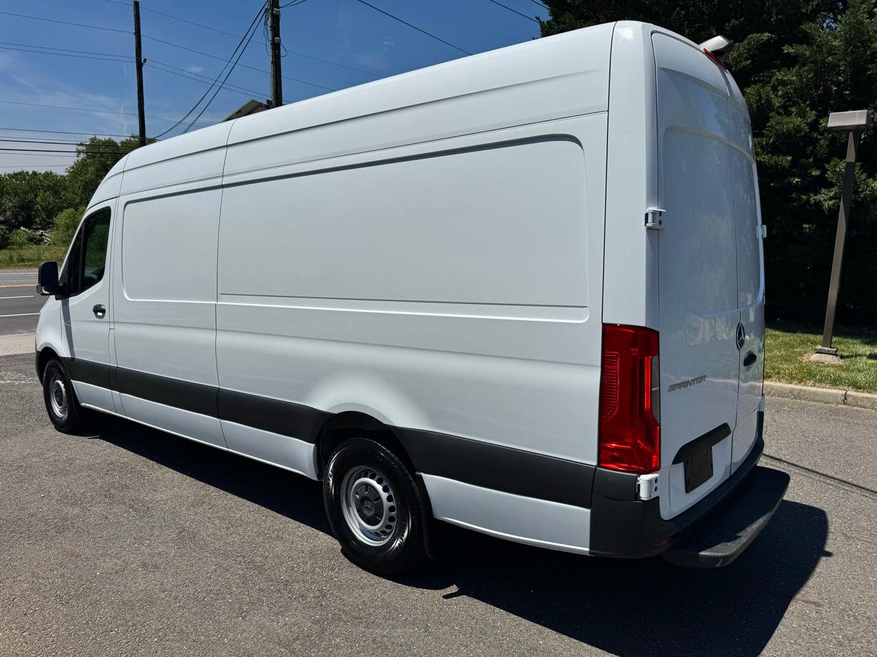 Mercedes-Benz Sprinter Cargo Van 2500 High Roof V6 170" RWD 2022