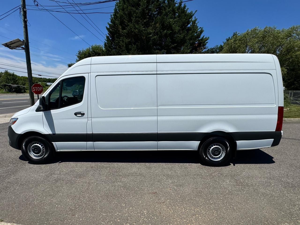 Mercedes-Benz Sprinter Cargo Van 2500 High Roof V6 170" RWD 2022