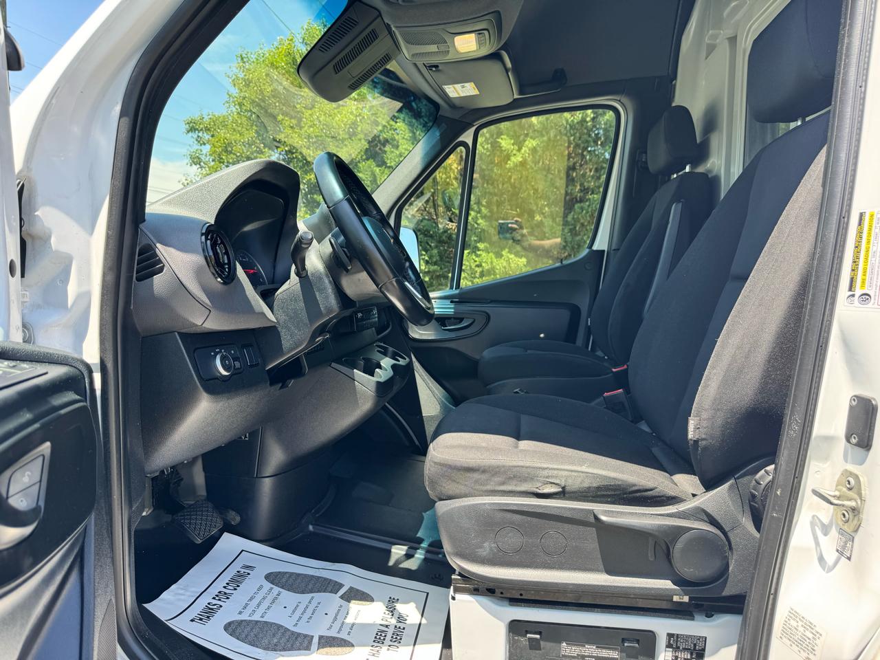 Mercedes-Benz Sprinter Cargo Van 2500 High Roof V6 170" RWD 2022