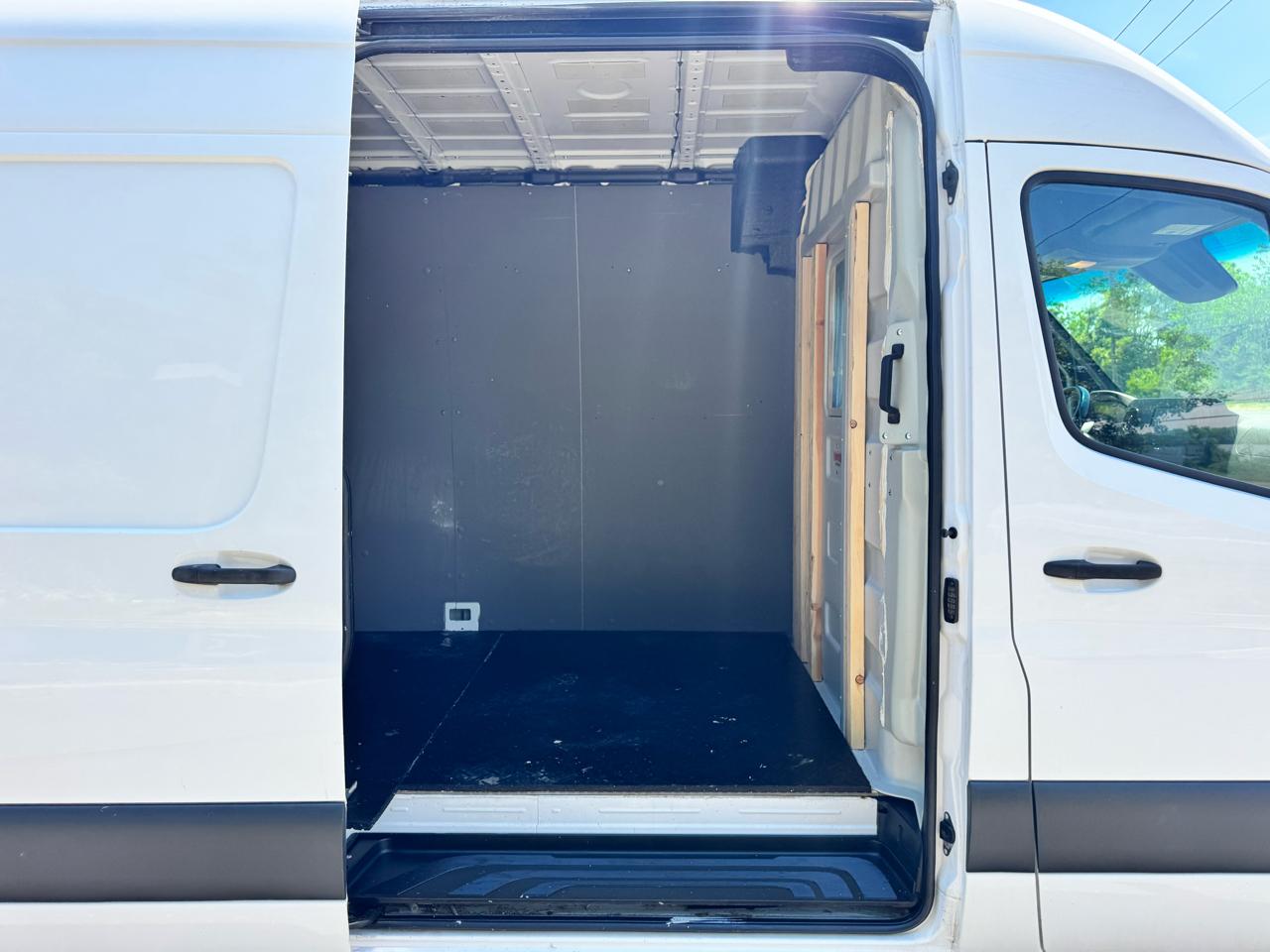 Mercedes-Benz Sprinter Cargo Van 2500 High Roof V6 170" RWD 2022
