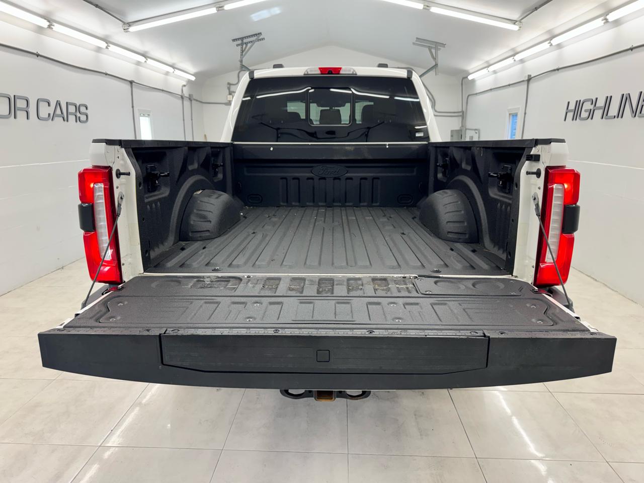Ford Super Duty F-350 SRW King Ranch 4WD Crew Cab 8' Box 2023