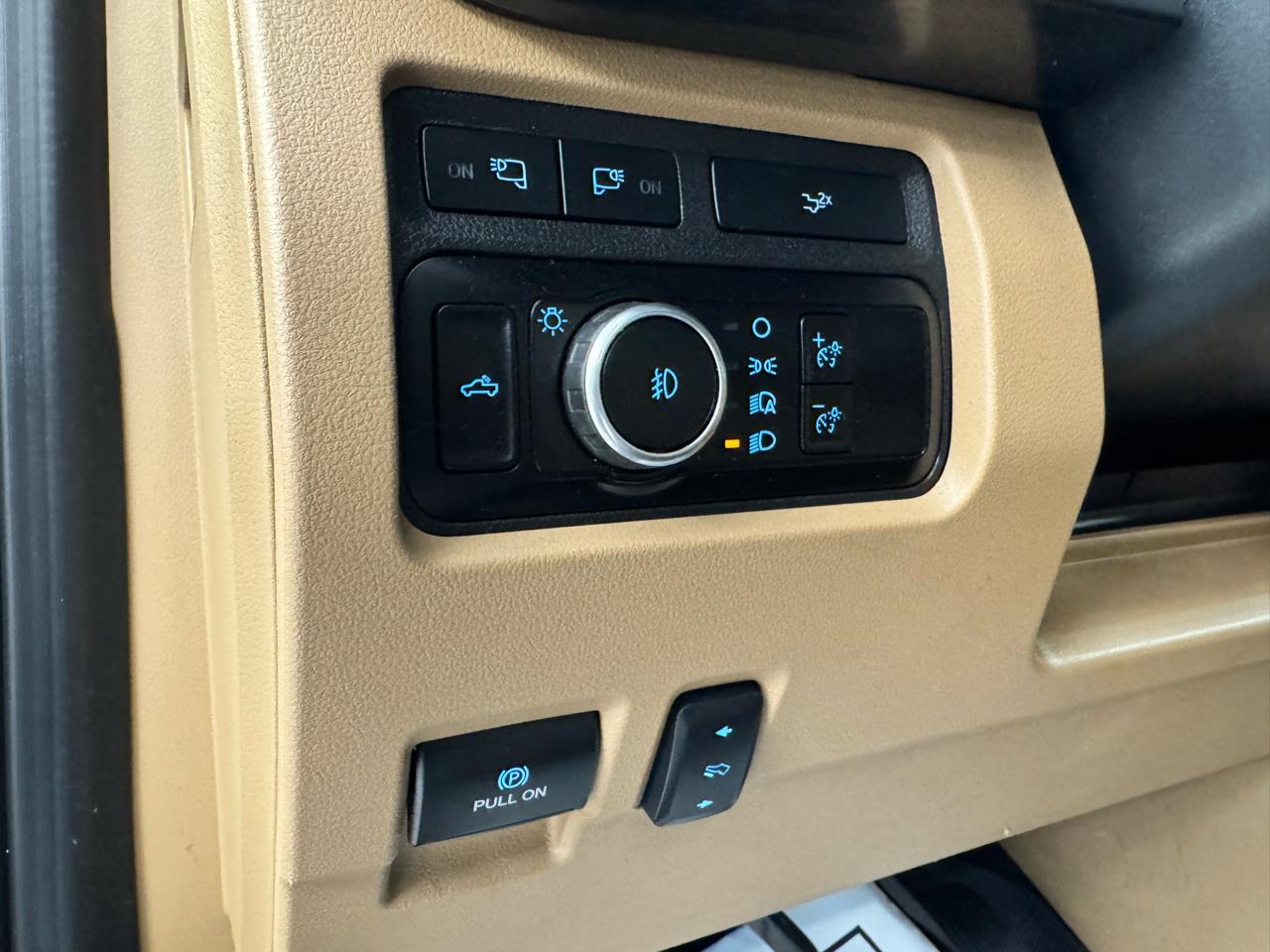 Ford Super Duty F-350 SRW King Ranch 4WD Crew Cab 8' Box 2023