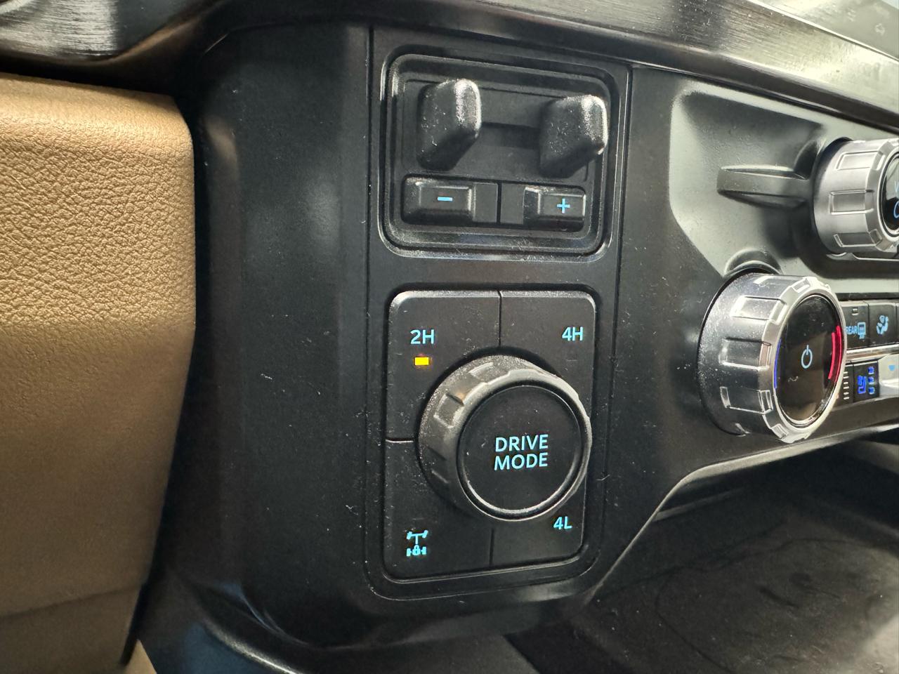 Ford Super Duty F-350 SRW King Ranch 4WD Crew Cab 8' Box 2023