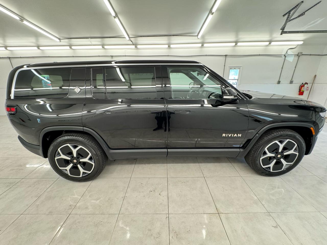 Rivian R1S Adventure Quad-Motor Large Pack 2023