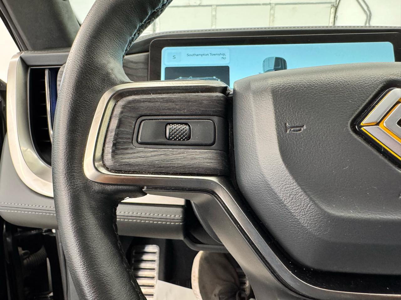 Rivian R1S Adventure Quad-Motor Large Pack 2023
