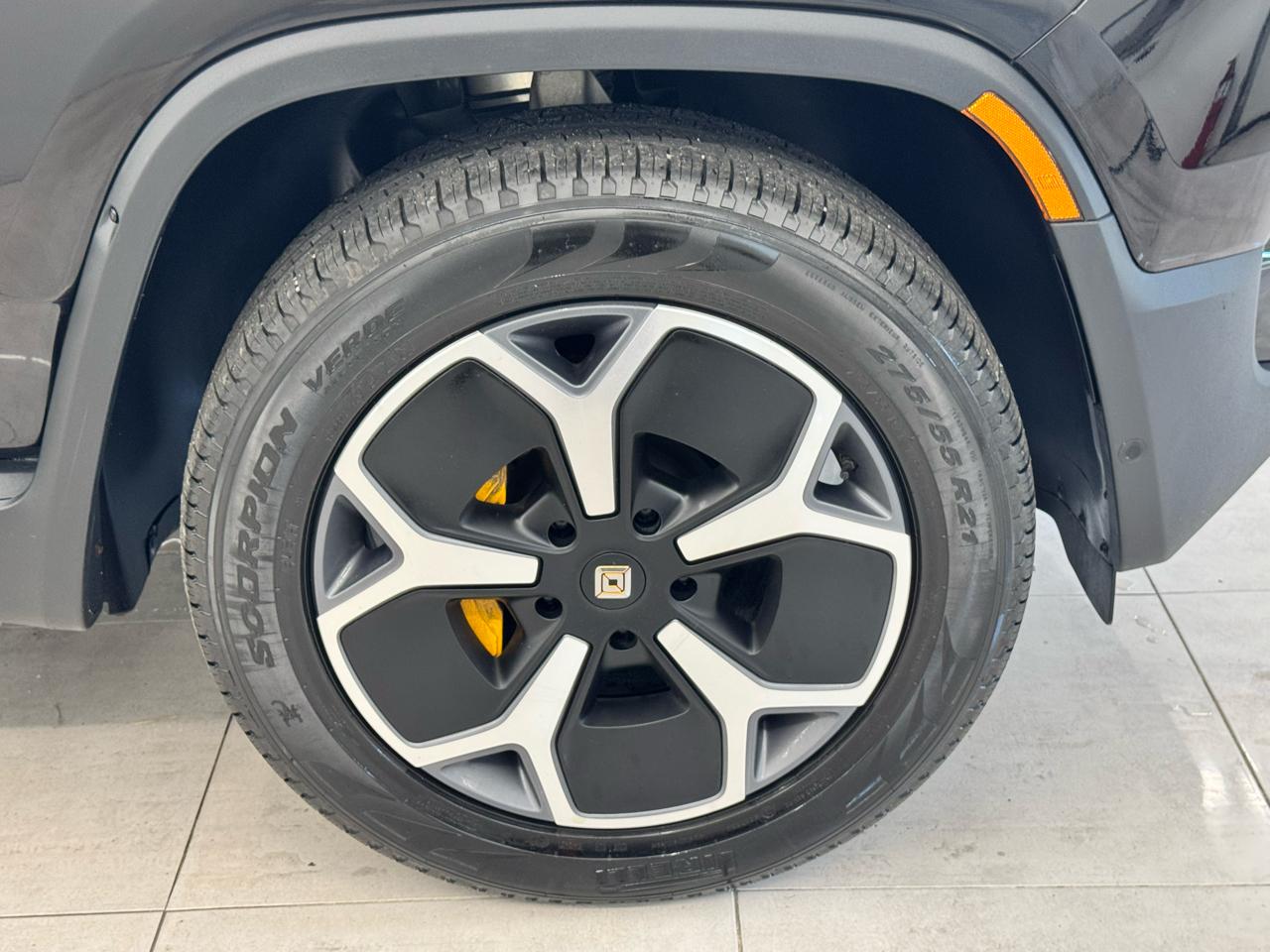 Rivian R1S Adventure Quad-Motor Large Pack 2023