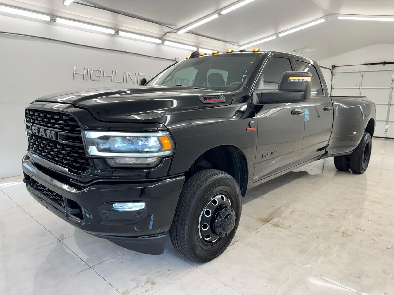 RAM 3500 Big Horn 4x4 Crew Cab 8' Box 2024