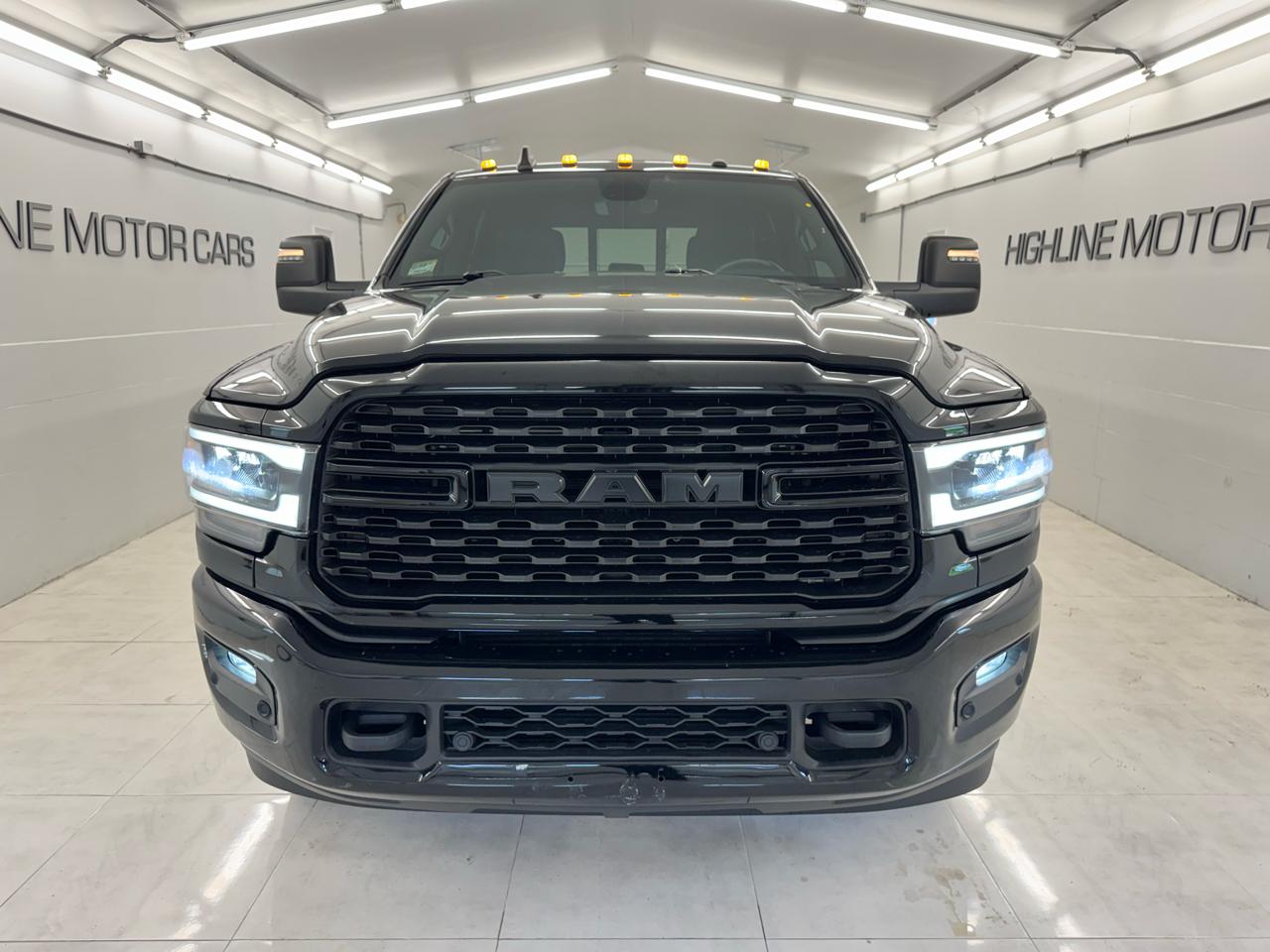 RAM 3500 Big Horn 4x4 Crew Cab 8' Box 2024