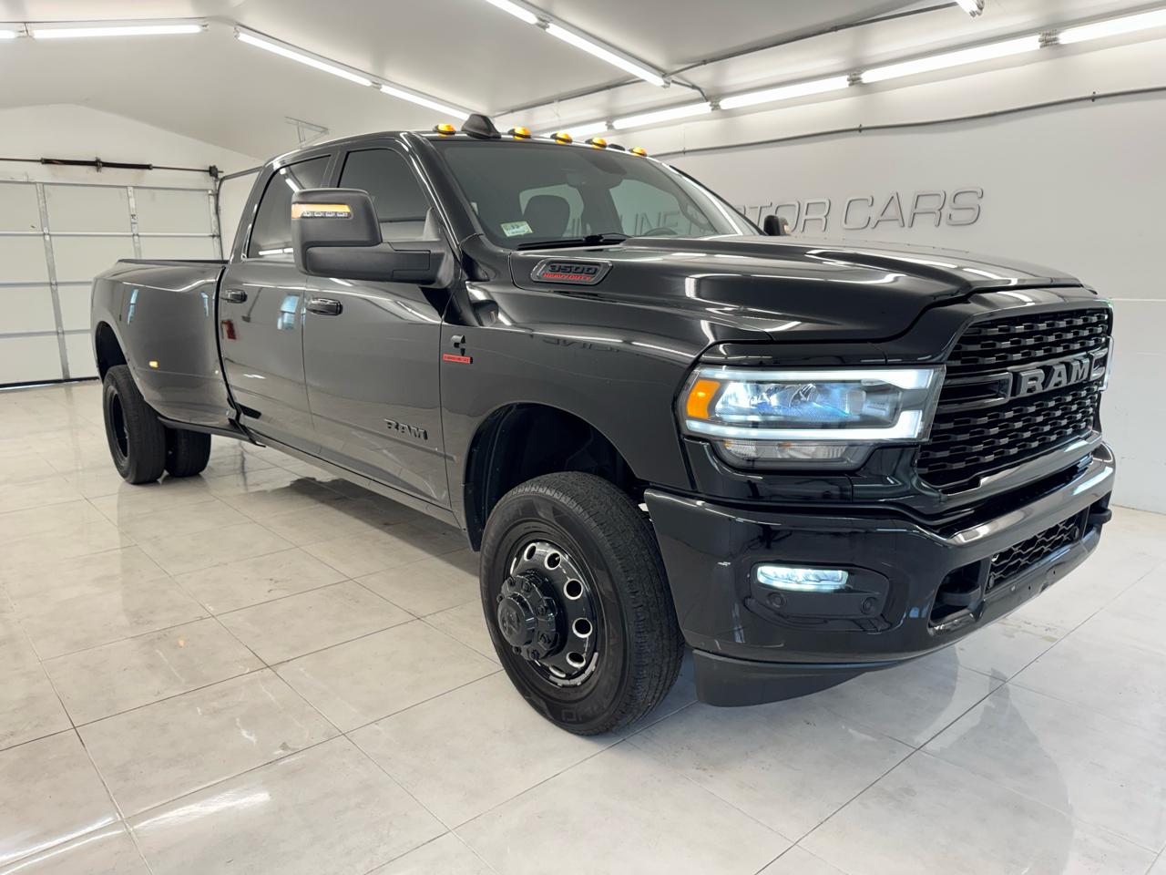 RAM 3500 Big Horn 4x4 Crew Cab 8' Box 2024