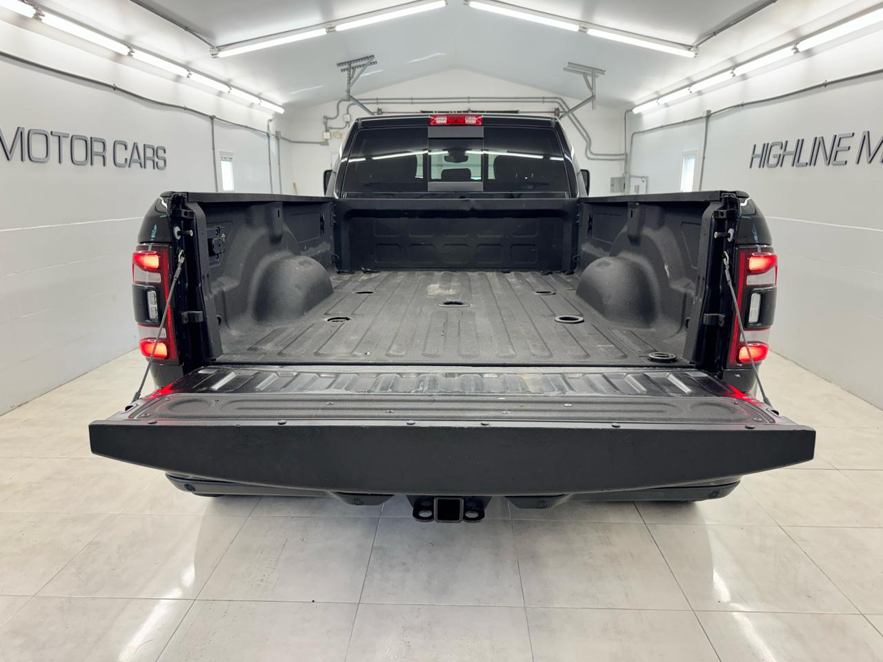 RAM 3500 Big Horn 4x4 Crew Cab 8' Box 2024