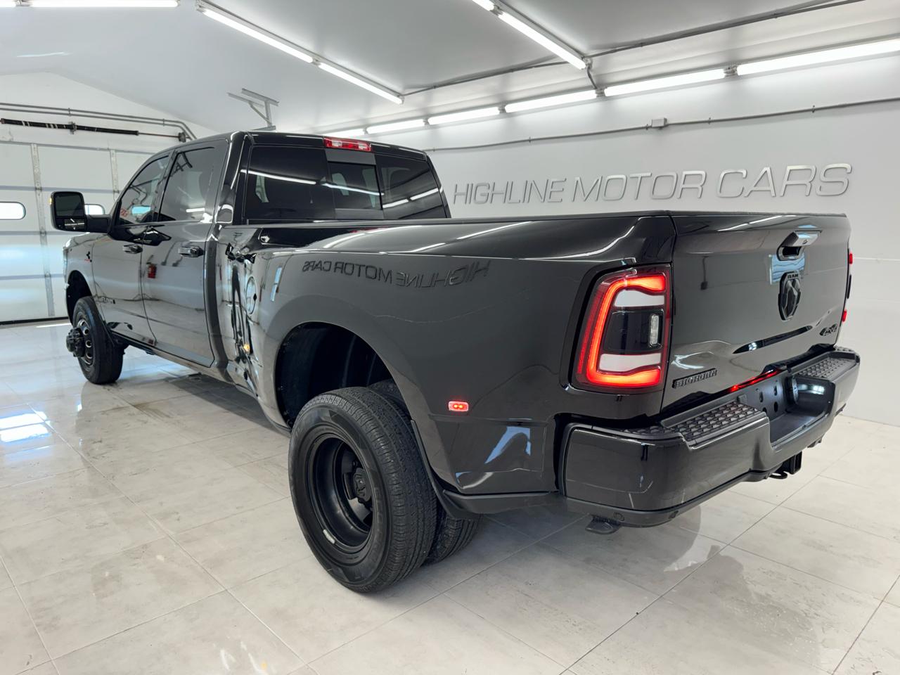 RAM 3500 Big Horn 4x4 Crew Cab 8' Box 2024