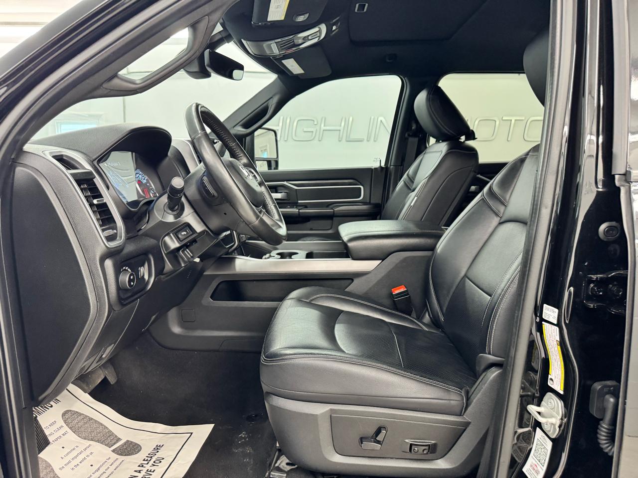 RAM 3500 Big Horn 4x4 Crew Cab 8' Box 2024