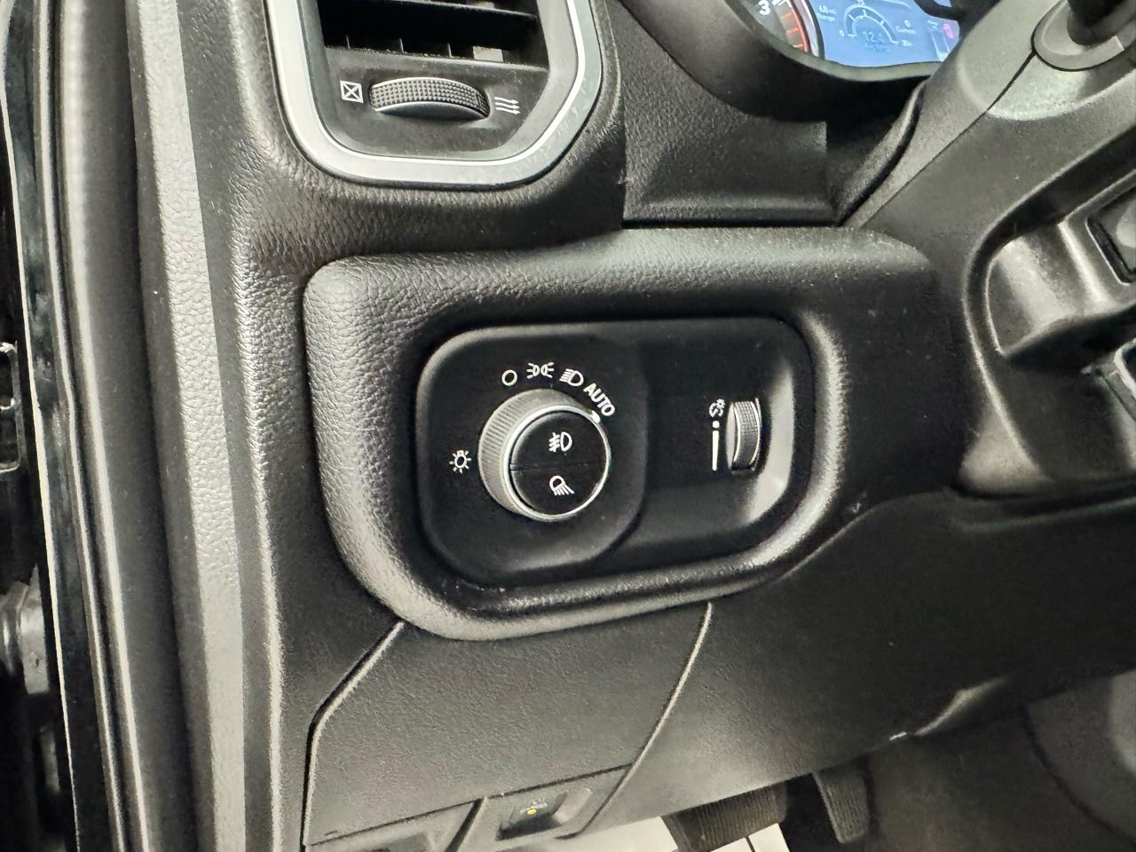 RAM 3500 Big Horn 4x4 Crew Cab 8' Box 2024
