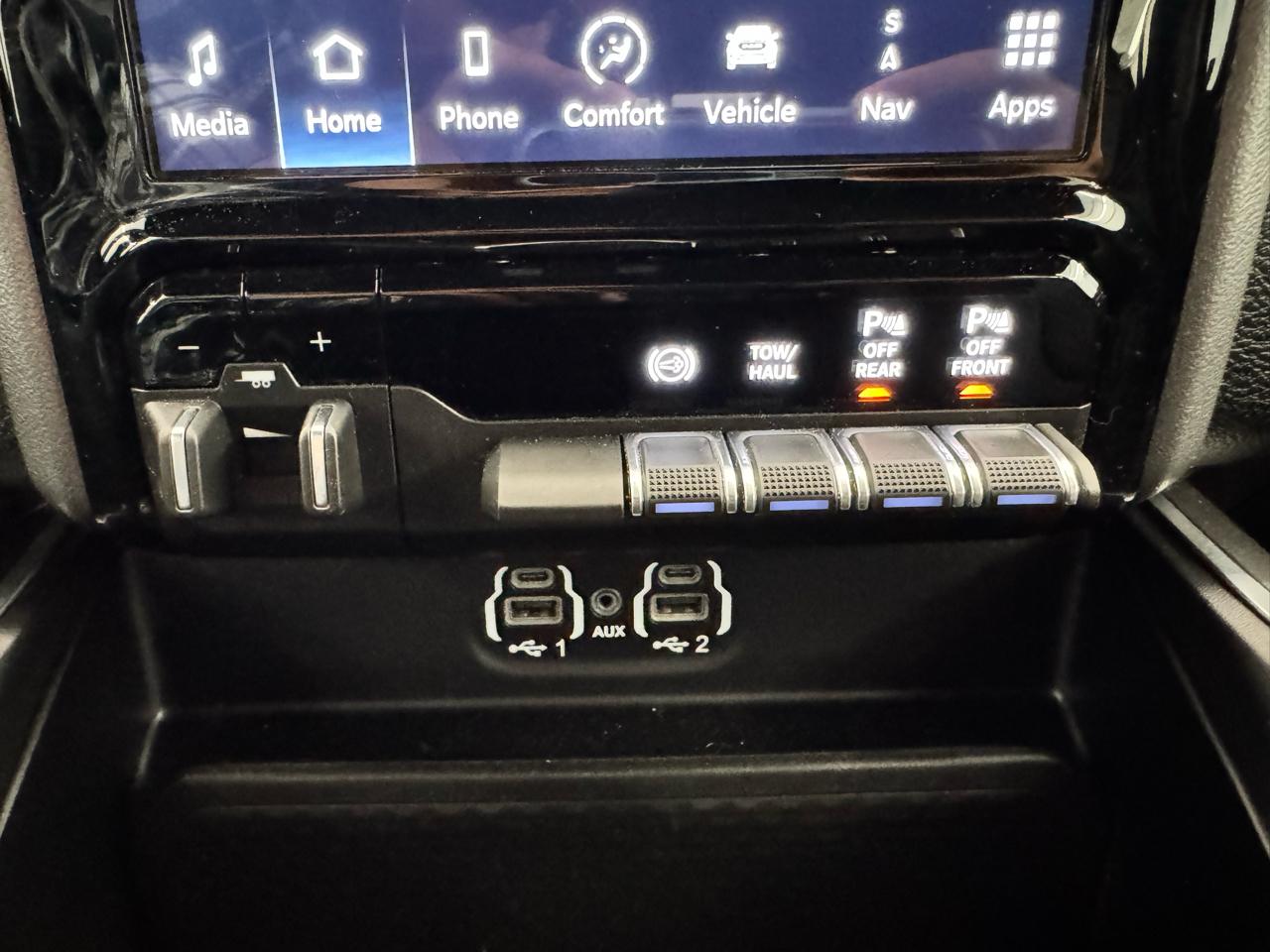 RAM 3500 Big Horn 4x4 Crew Cab 8' Box 2024