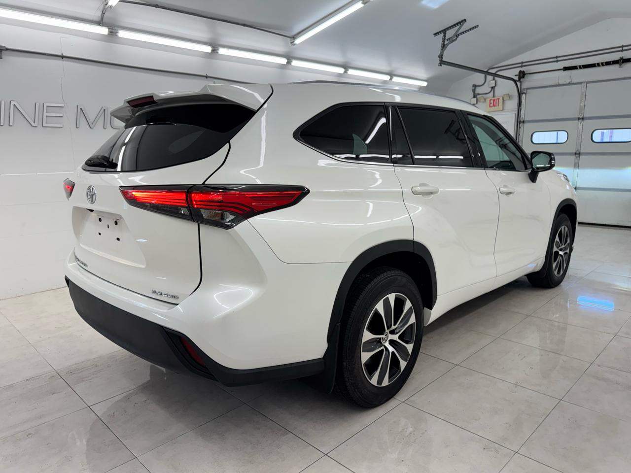 Toyota Highlander XLE AWD (Natl) 2021