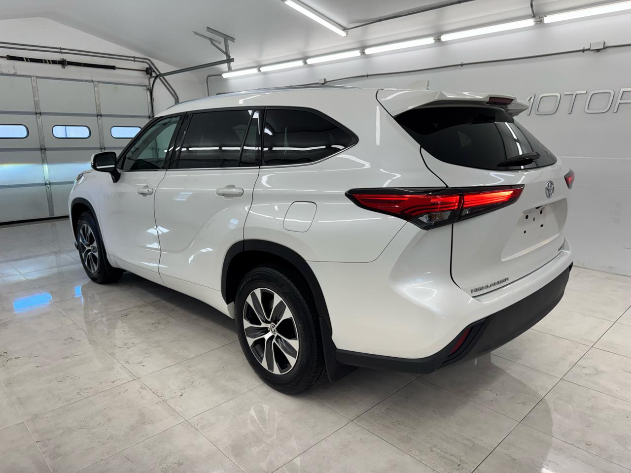 Toyota Highlander XLE AWD (Natl) 2021
