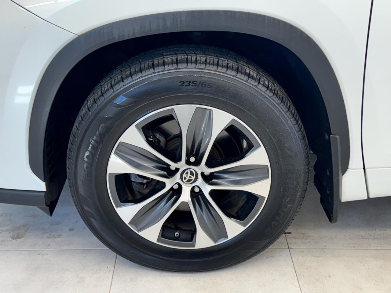 Toyota Highlander XLE AWD (Natl) 2021