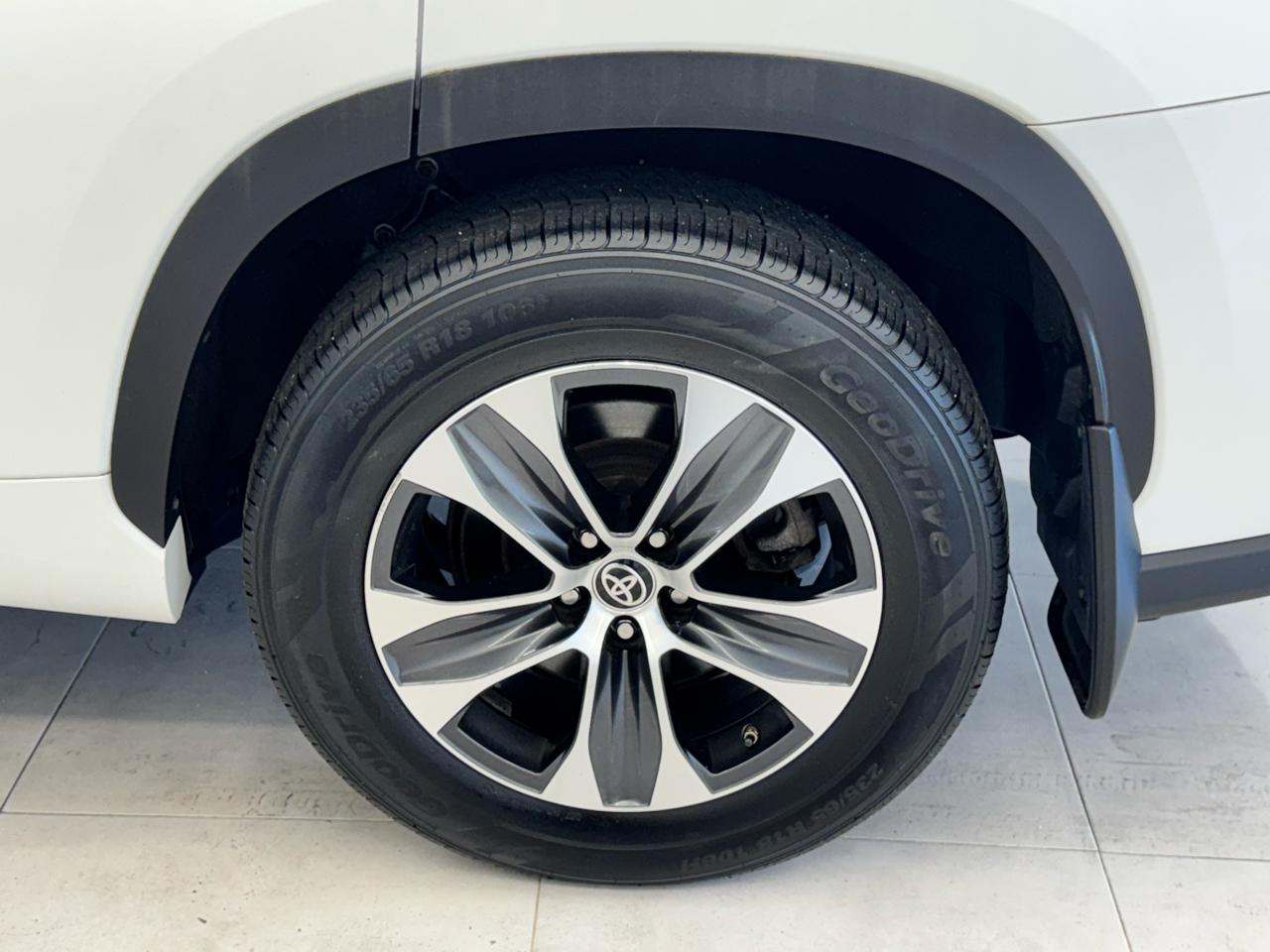Toyota Highlander XLE AWD (Natl) 2021
