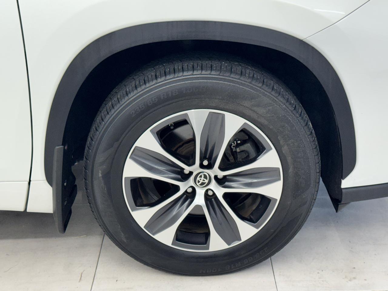 Toyota Highlander XLE AWD (Natl) 2021
